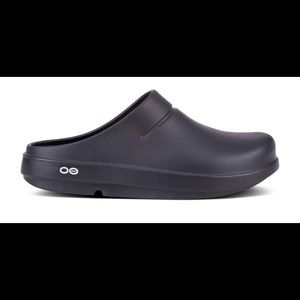 NWT OOFOS black clogs